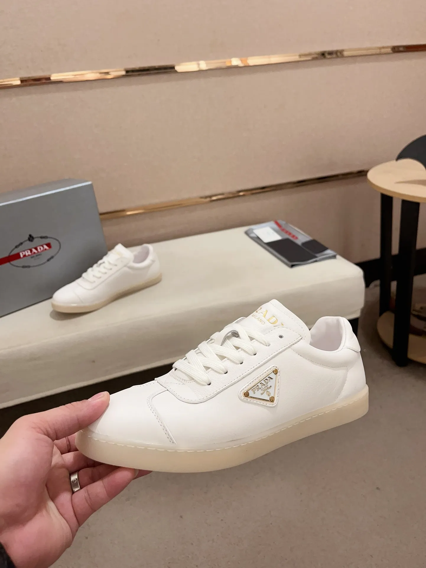 Men's Men's Shoes 💰 500💰 ✔️✔️✔️Higher version High-quality new PRADA (Prada) counters are launched simultaneously. The new men's shoes and 😘fabrics are made of high-tech glue-making technology. Lining: Full cowhide lining. 👍🏿 High-end ☄️ air-cushion molded anti-slip rubber outsole, exquisite lines, simple and elegant, comfortable and high-end for leisure travel. Code number: 38 to 44 (45 can be customized and cannot be returned or exchanged)